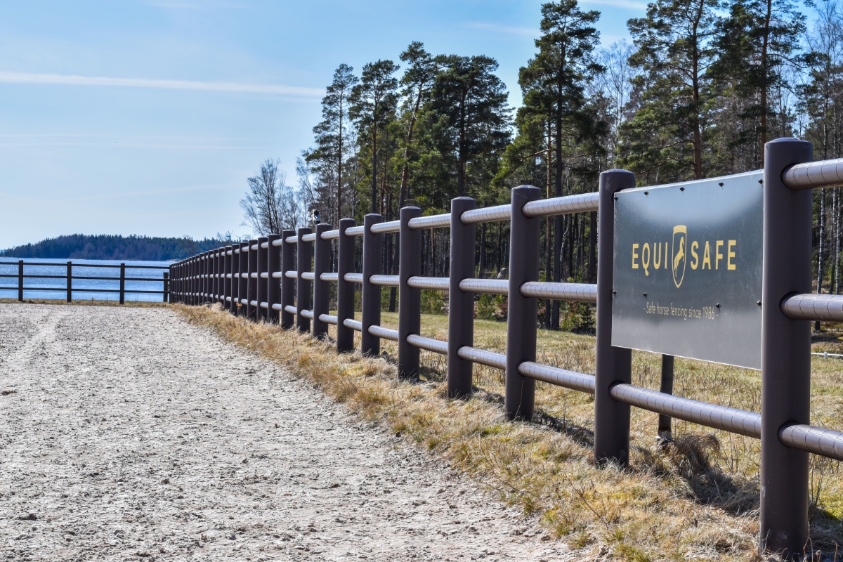 ogrodzenie EquiSafe RS na padoku dla koni